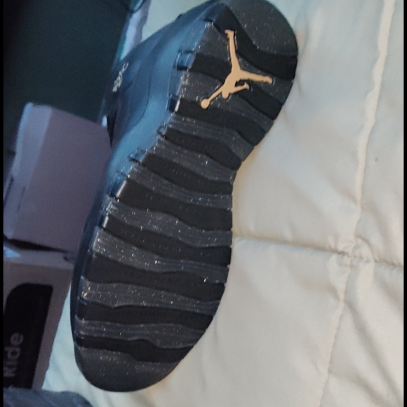 J's Retro 10'z NYC - Picture 4 of 4